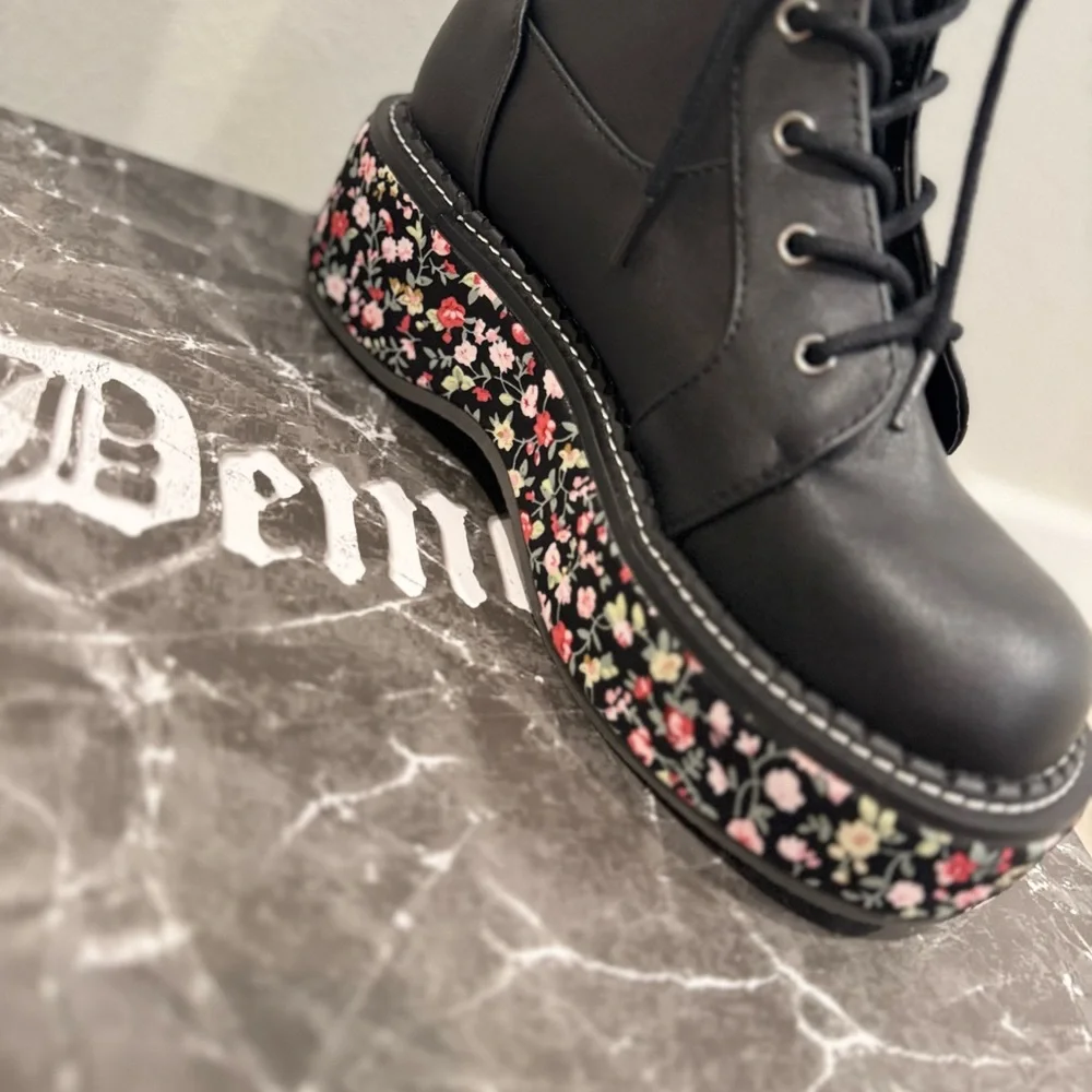 Demonia Emily-350 Floral Platform Lace Up Boots Size 10 BNIB Rare - Picture 5 of 12